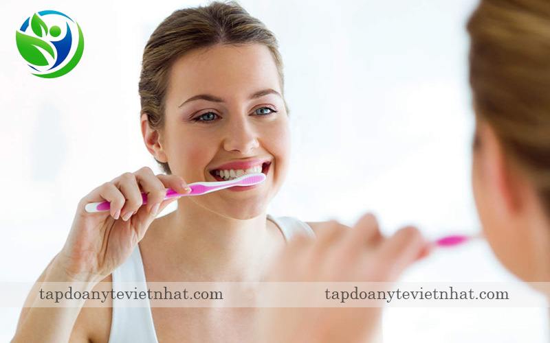  Vệ sinh răng miệng sạch sẽ ngăn ngừa lây bệnh cho bé yêu