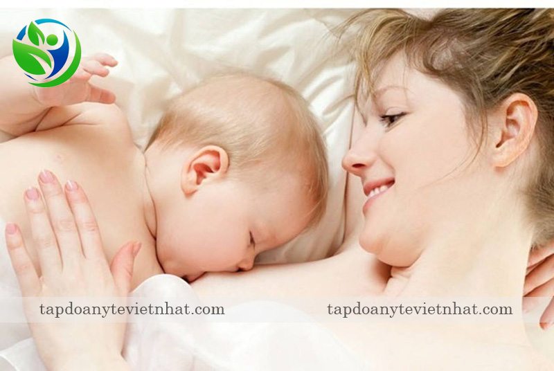 Sữa mẹ mang lại nhiều lợi ích cho sự phát triển của trẻ sơ sinh