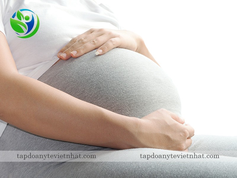 Áp lực thai nhi lên trực tràng gây táo bón khi mang thai và sau sinh