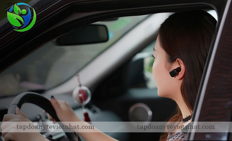 Đeo tai nghe khi láo xe có thể dẫn đến tại nạn giao thông