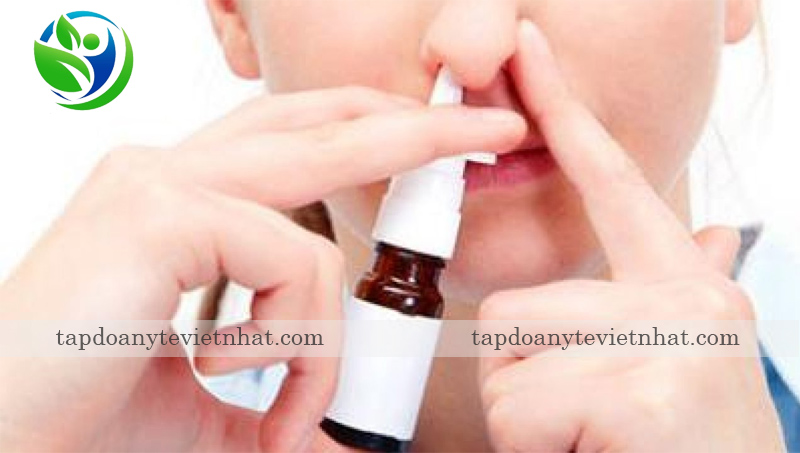 Sử dụng thuốc dạng xịt chống khô mũi