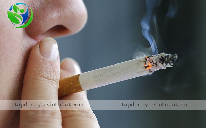 khói thuốc lá là nguyên nhân gây viêm phế quản ở trẻ nhỏ